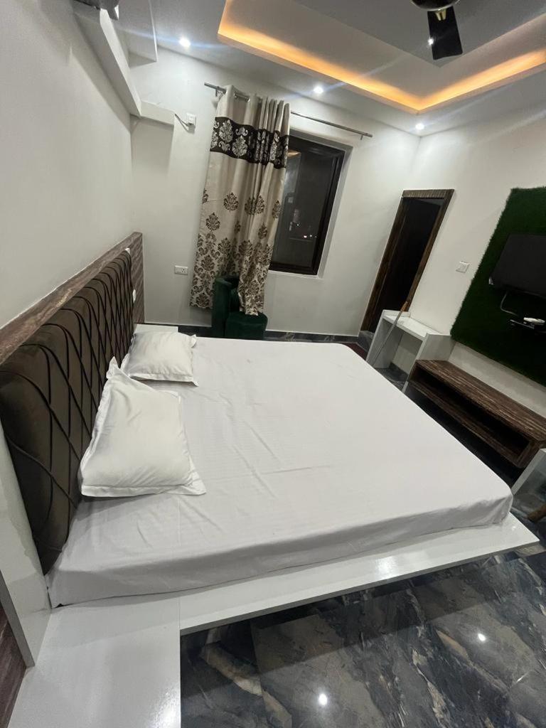 Hotel Jai Mata Chintpurni Family Hotel Bharwain Eksteriør bilde